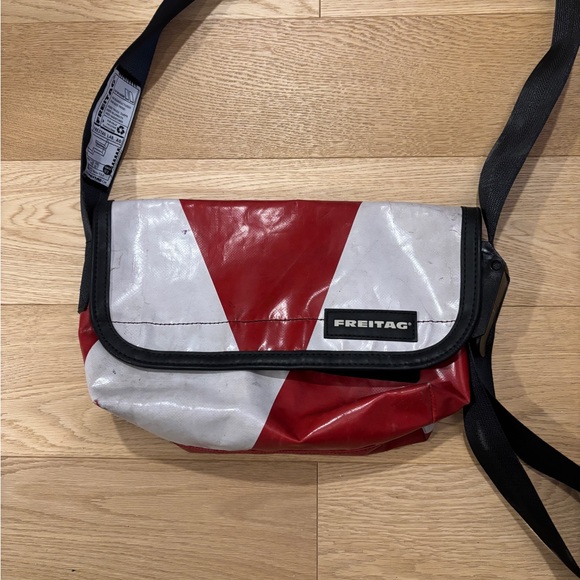 Freitag F41 Hawaii Five-O sling messenger bag - Picture 1 of 5